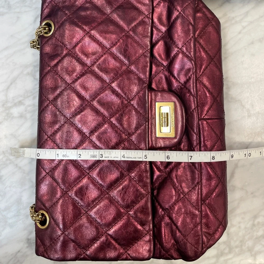 CHANEL stylish quilted